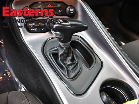Used 2022 Dodge Challenger SXT image 13
