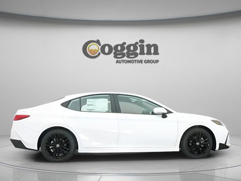 New 2026 Toyota Camry SE FWD image 21