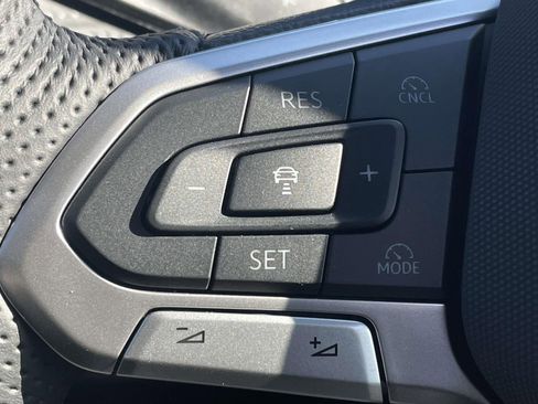 New 2026 Volkswagen Tiguan SE R-Line FWD image 21