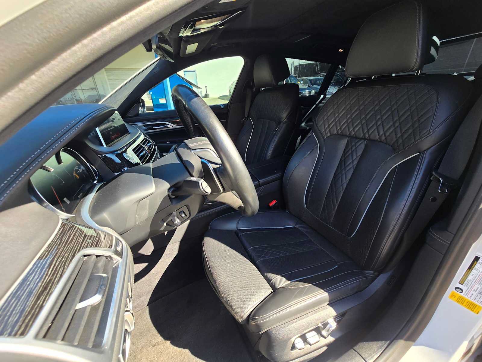 Used 2018 BMW 750i RWD image 21