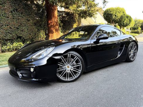 Used 2016 Porsche Cayman RWD image 3