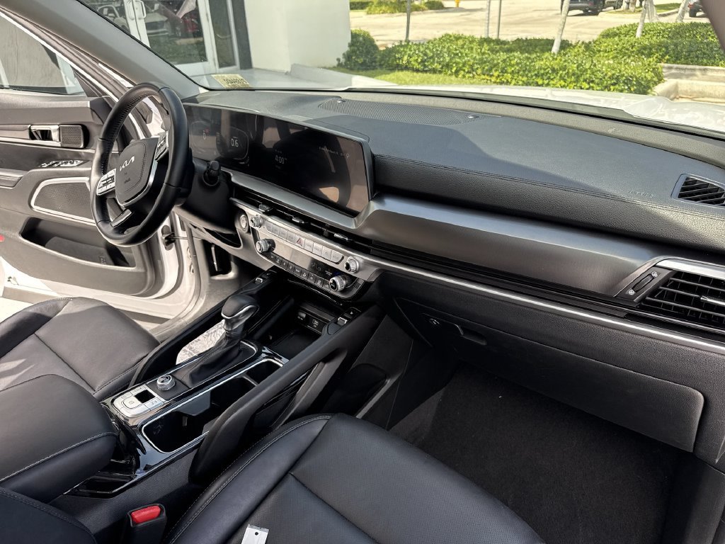 Used 2024 Kia Telluride S FWD image 32