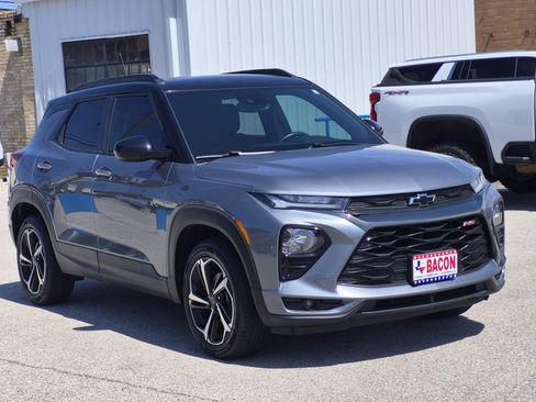Used 2021 Chevrolet TrailBlazer RS w/ Technology Package AWD/4WD image 3