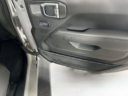 Used 2023 Jeep Wrangler Unlimited Sahara AWD/4WD image 31