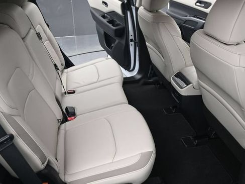 Used 2025 Nissan Pathfinder SL FWD image 66
