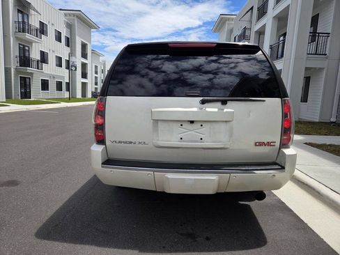 Used 2013 GMC Yukon XL Denali RWD image 7
