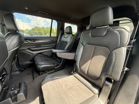 Used 2023 Jeep Grand Cherokee L Laredo AWD/4WD image 11