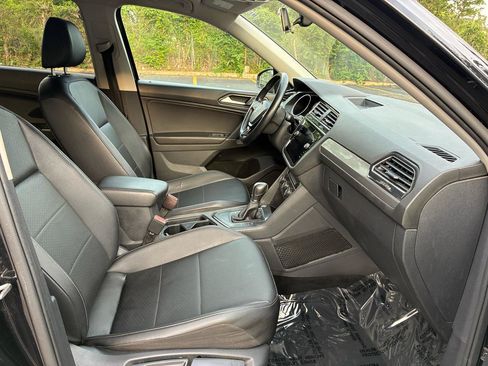 Used 2018 Volkswagen Tiguan SE FWD image 28