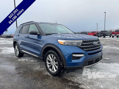 Used 2021 Ford Explorer XLT w/ Equipment Group 202A image 9