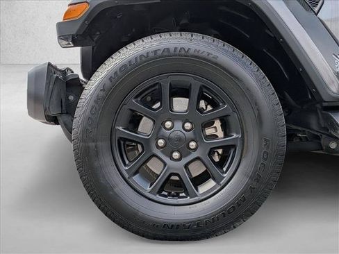 Used 2023 Jeep Gladiator Overland AWD/4WD image 24