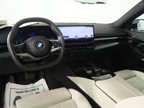 Certified 2025 BMW 530i image 17