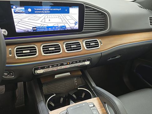 Used 2025 Mercedes-Benz GLE 450 4MATIC w/ Winter Package image 9