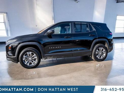 Used 2025 Chevrolet Equinox LT image 2