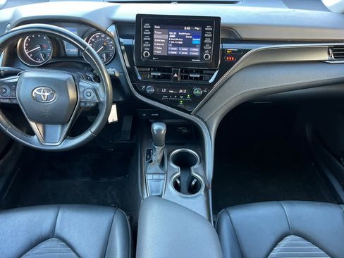 Used 2023 Toyota Camry SE image 4