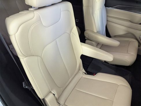 Certified 2022 Jeep Grand Cherokee L Limited w/ Luxury Tech Group II image 33