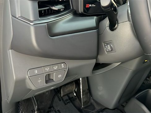 New 2026 Kia EV9 Wind image 12