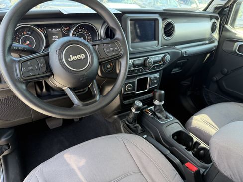 Used 2023 Jeep Gladiator Sport image 12