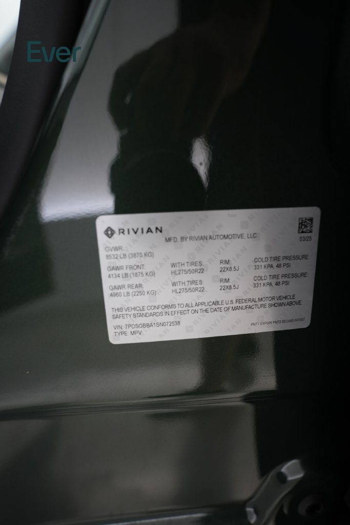 Used 2025 Rivian R1S Adventure Dual AWD/4WD image 31