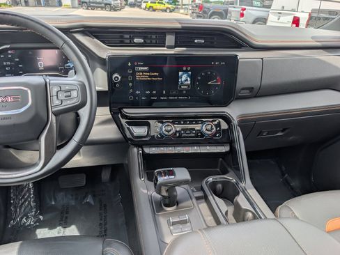 Used 2024 GMC Sierra 1500 AT4 w/ Technology Package AWD/4WD image 19