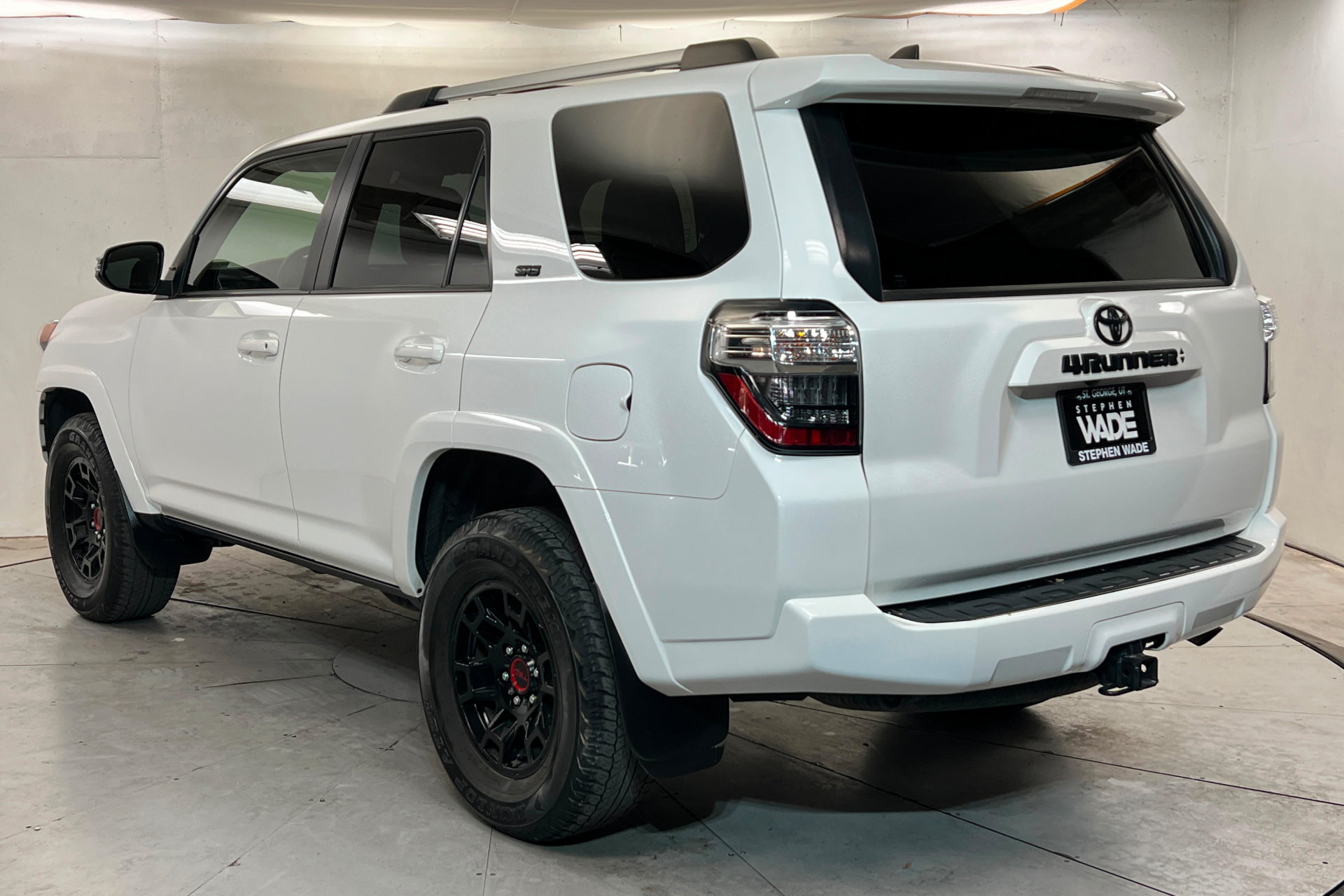 Used 2022 Toyota 4Runner SR5 Premium AWD/4WD image 3