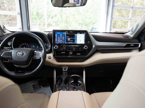 Used 2020 Toyota Highlander Limited AWD/4WD image 20