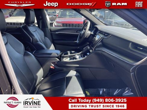 Used 2022 Jeep Grand Cherokee Overland w/ Luxury Tech Group IV image 16