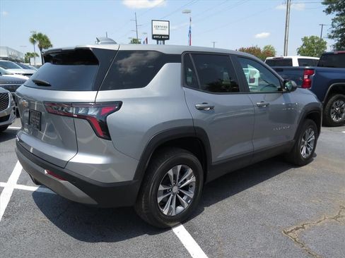 Used 2026 Chevrolet Equinox LT w/ Convenience Package II FWD image 3