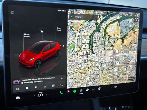 Used 2025 Tesla Model Y Long Range image 19