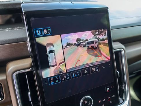 Used 2026 GMC Yukon Denali Ultimate AWD/4WD image 19