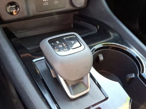 Used 2024 Nissan Rogue S FWD image 15