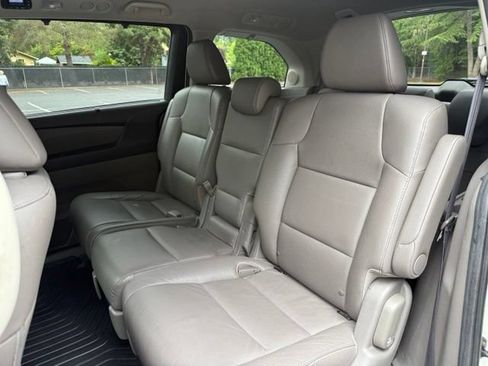 Used 2014 Honda Odyssey Touring Elite image 27