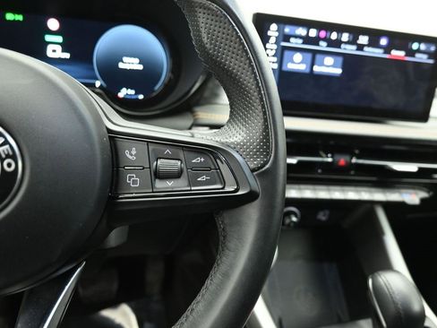 Used 2024 Alfa Romeo Tonale Ti image 18