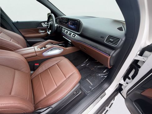 Used 2024 Mercedes-Benz GLS 450 4MATIC image 31