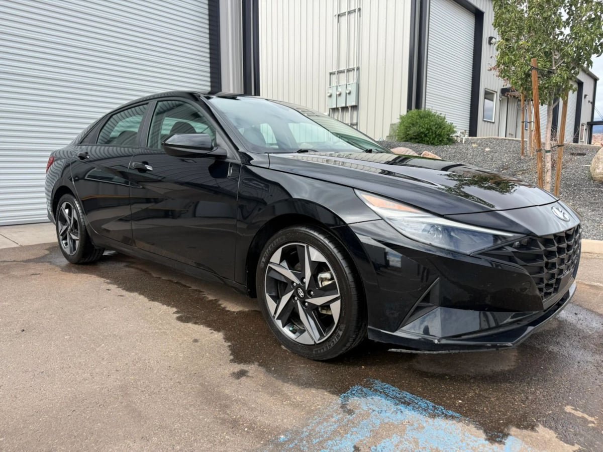 Used 2023 Hyundai Elantra SEL w/ Convenience Package FWD image 11