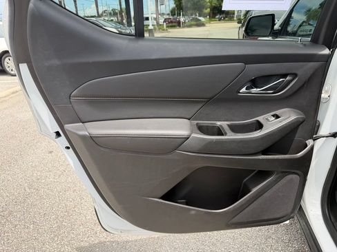 Used 2019 Chevrolet Traverse LT FWD image 9
