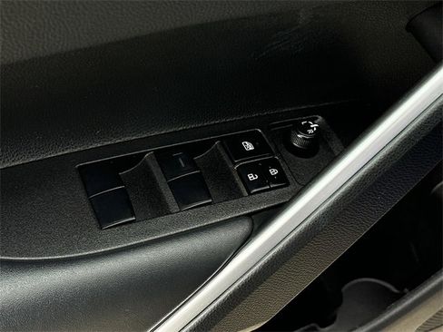 Certified 2022 Toyota Corolla Cross XLE image 20