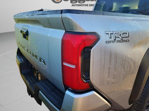 Used 2024 Toyota Tacoma TRD Off-Road image 15