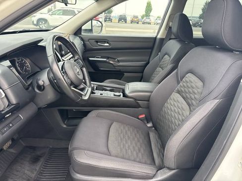 Used 2022 Nissan Pathfinder SV AWD/4WD image 9