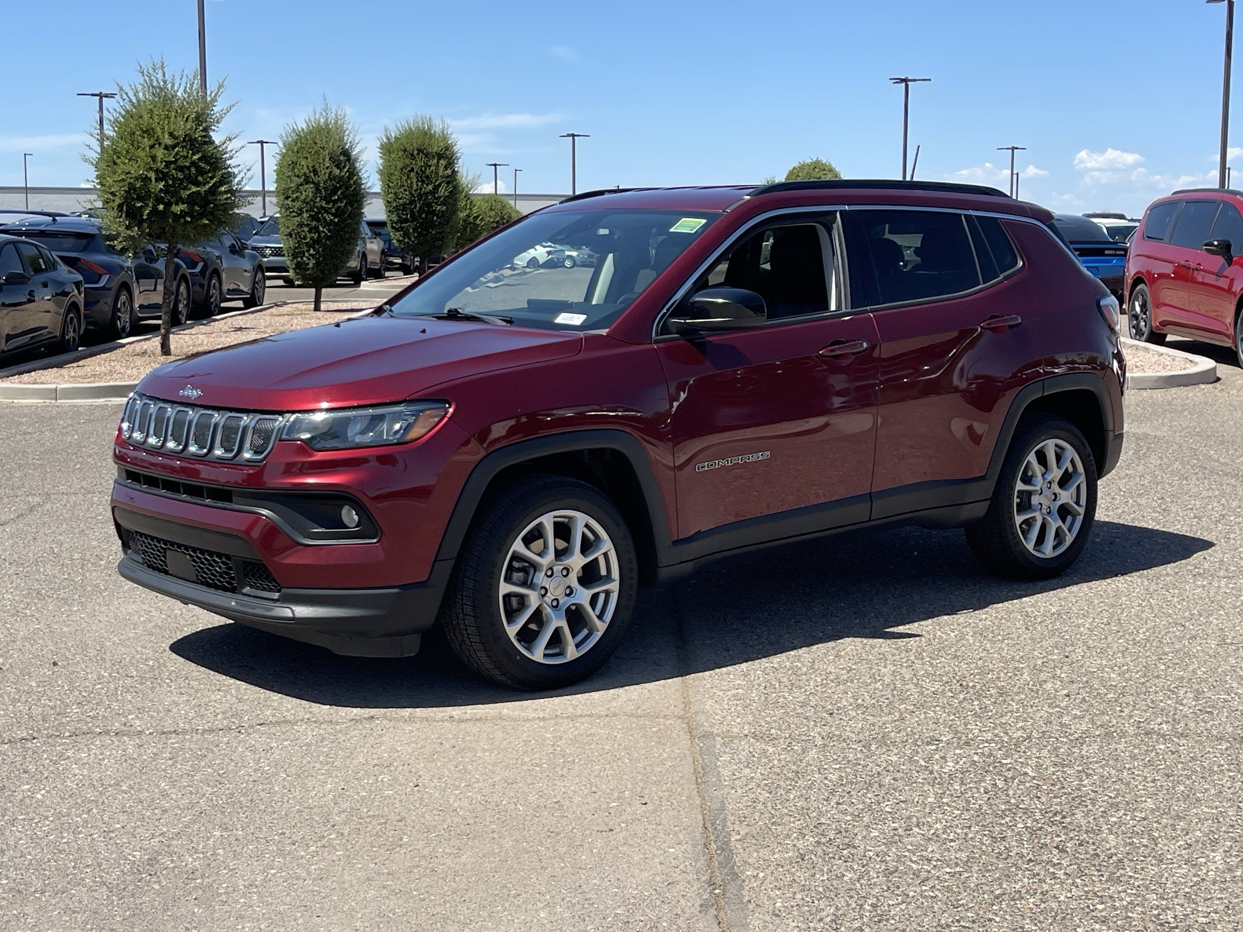 Used 2022 Jeep Compass Latitude AWD/4WD image 2