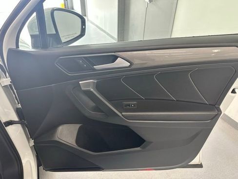 Certified 2022 Volkswagen Tiguan SE w/ Panoramic Sunroof Package image 17