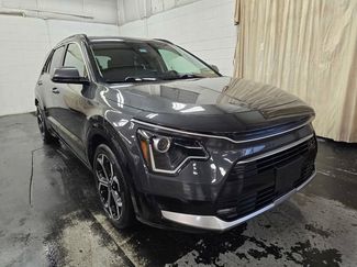 Used 2023 Kia Niro EX Touring video 3