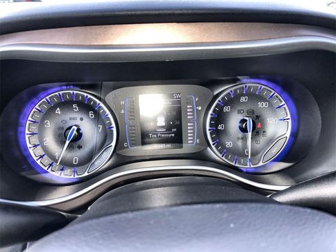 Used 2023 Chrysler Voyager LX image 15