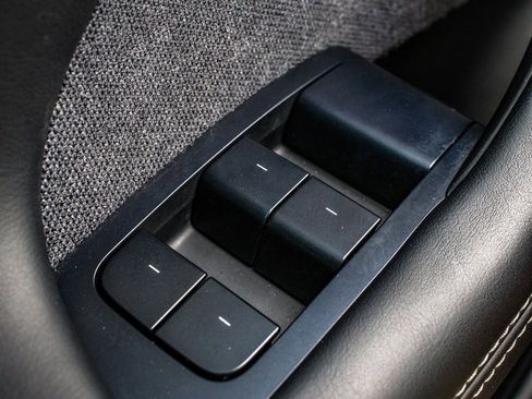 Used 2021 Tesla Model S Plaid image 10