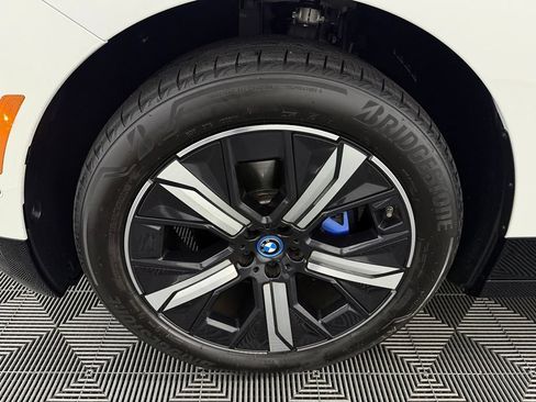 Used 2023 BMW iX xDrive50 w/ Sport Package AWD/4WD image 10