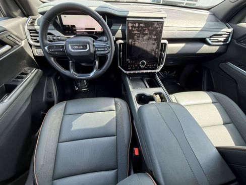 Used 2024 GMC Acadia AT4 w/ Luxury Package AWD/4WD image 7