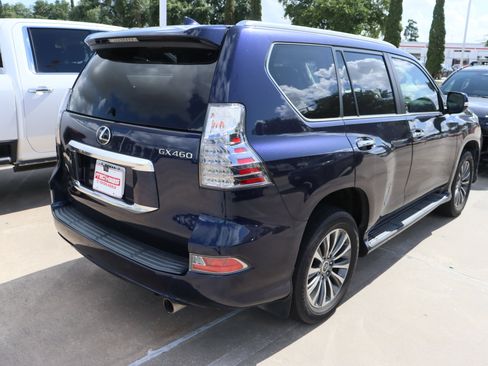 Used 2020 Lexus GX 460 Luxury w/ Accessory Package AWD/4WD image 11