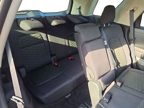 Used 2025 Nissan Pathfinder SV FWD image 25