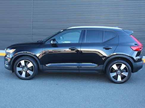 Used 2020 Volvo XC40 T5 Momentum w/ Protection Package Premier image 2