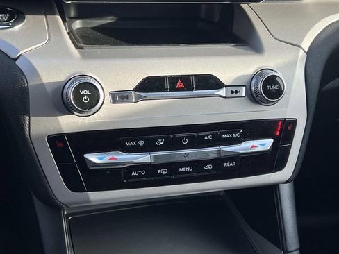 Certified 2023 Ford Explorer XLT image 26