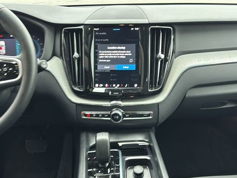 Certified 2025 Volvo XC60 B5 Plus AWD/4WD image 6